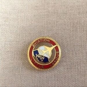 Vintage 1989 Pin
